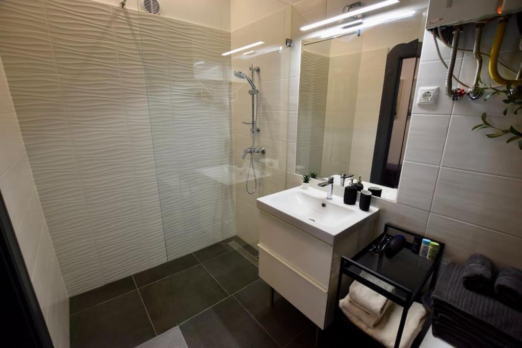Apartment Spacious Luxury 2br In Downtown - Ora Budapest
