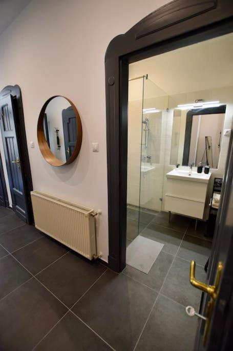 Spacious Luxury 2br In Downtown - Ora Apartment *